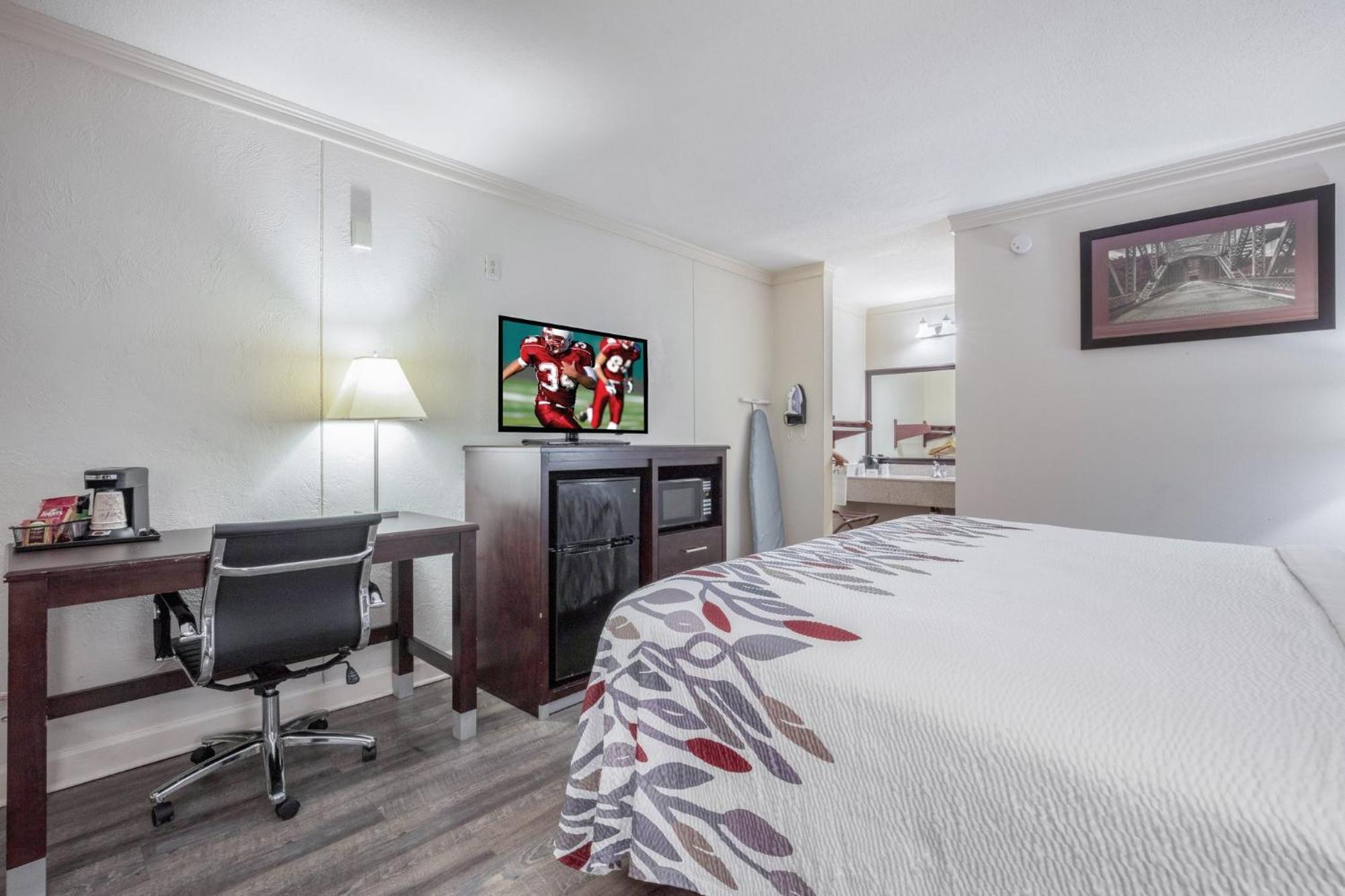 Red Roof Inn Форест Сити Екстериор снимка