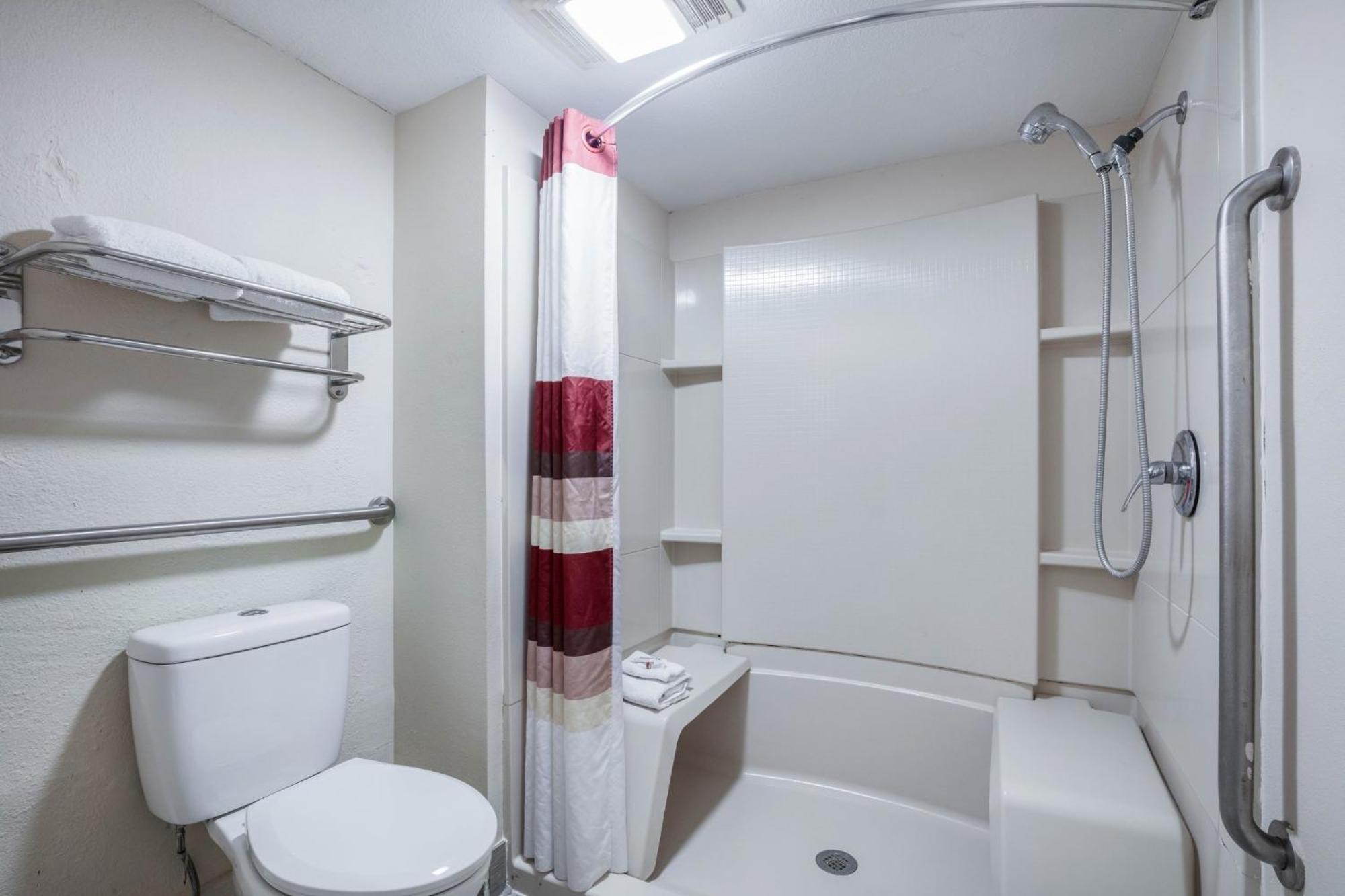 Red Roof Inn Форест Сити Екстериор снимка