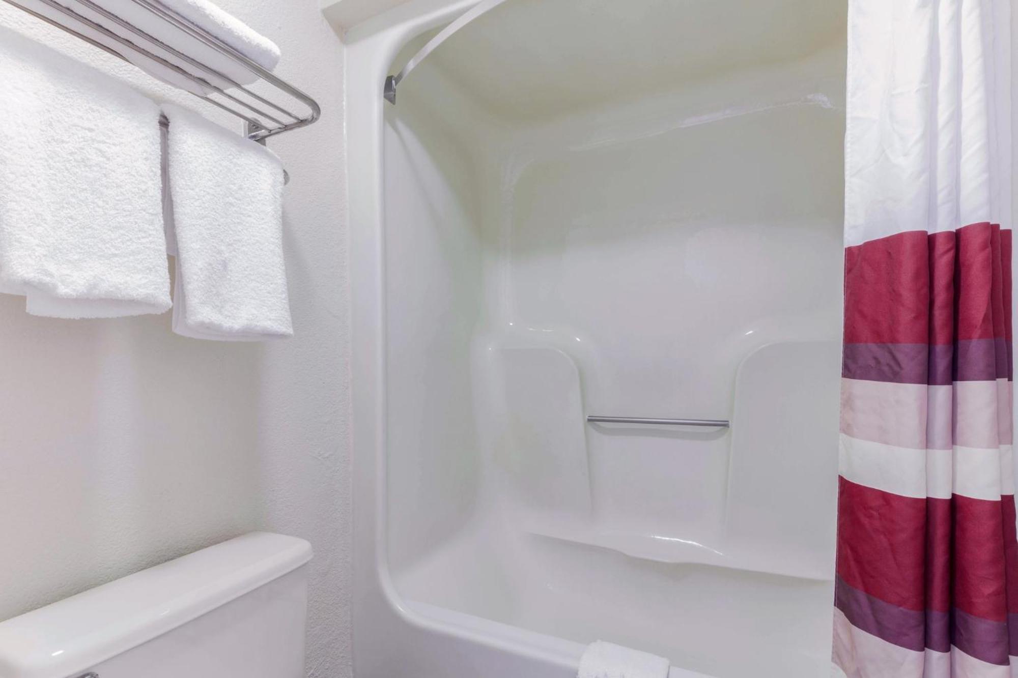 Red Roof Inn Форест Сити Екстериор снимка