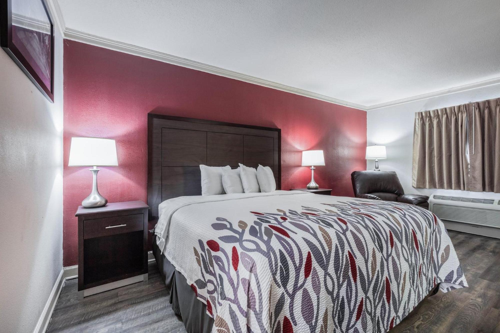 Red Roof Inn Форест Сити Екстериор снимка
