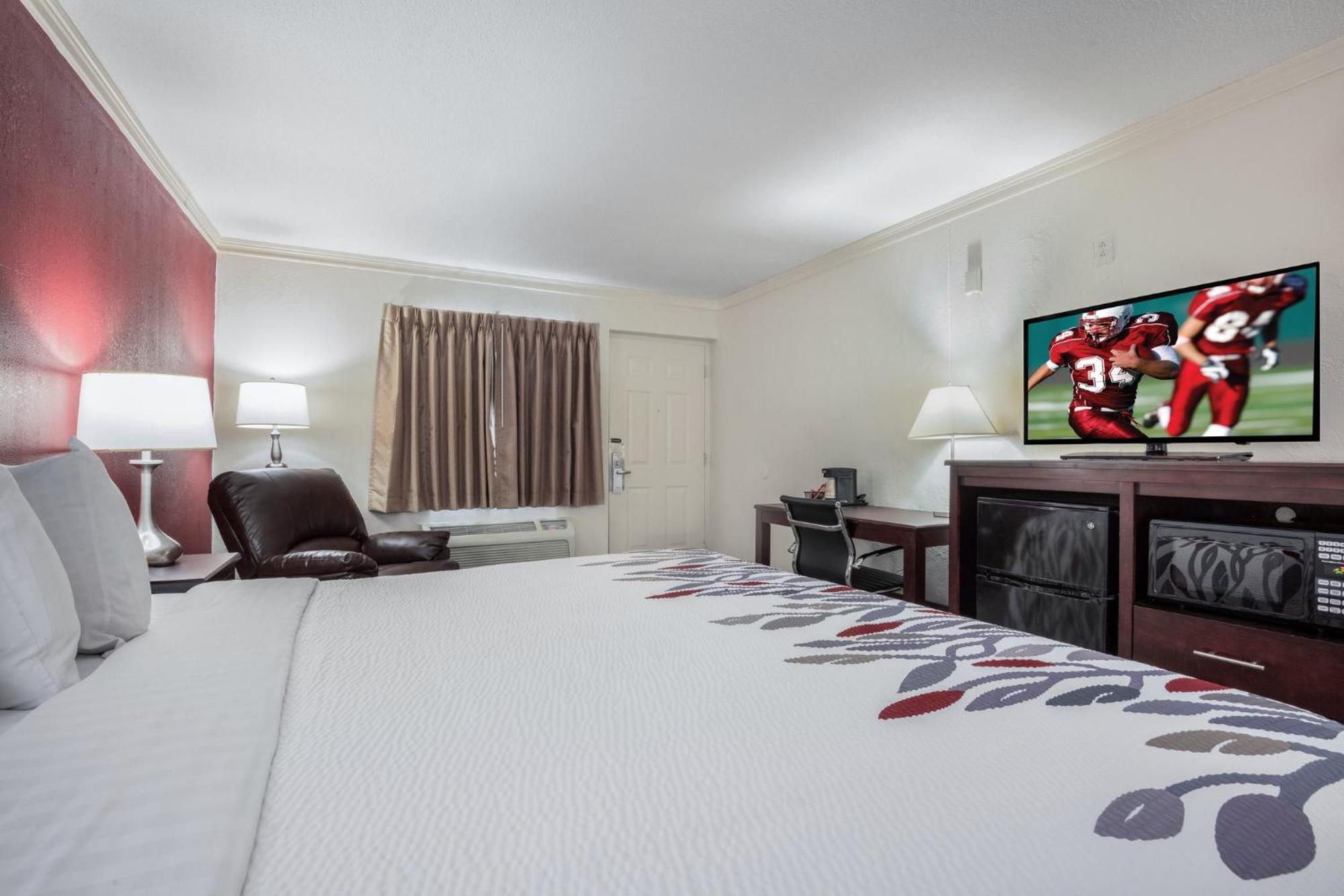Red Roof Inn Форест Сити Екстериор снимка