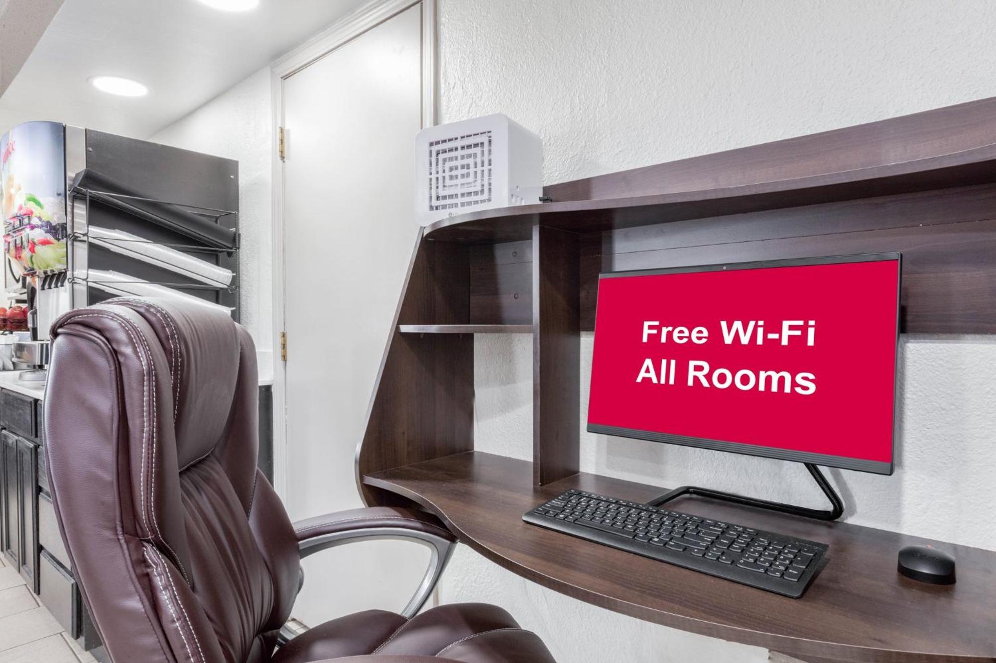 Red Roof Inn Форест Сити Екстериор снимка